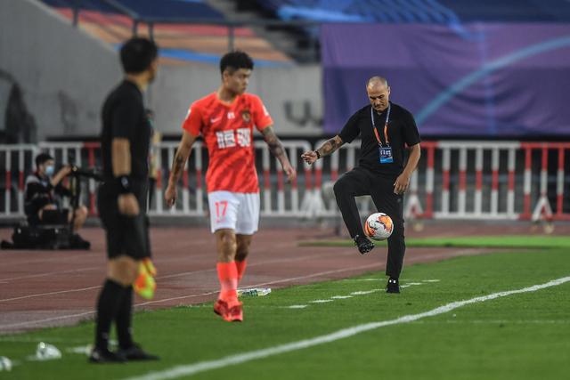 意甲-奥斯梅恩二射一传 那不勒斯5-1大胜尤文
