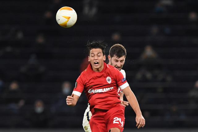 欧冠-中锋连4场破门 格纳布里3助攻 拜仁3-0巴萨